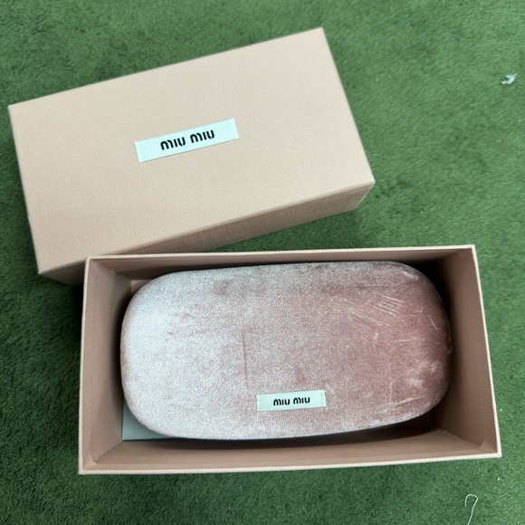 Miu Miu Sunglasses from Sunglass Hut (Portugal, September 2024) + receipt - Picture 7 of 7